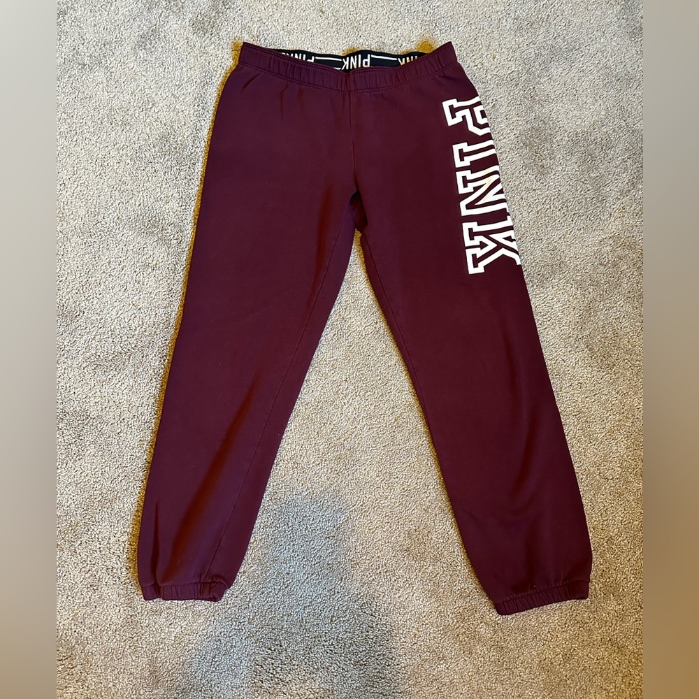 Victoria Secret Pink sweatpants. Size XS, no pockets and previously loved 🥰